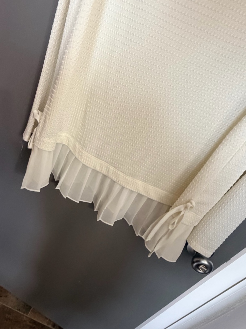 LAUREN CONRAD SIZE Xl Chiffon-Hem White Long Sleeve Top - Picture 4 of 5